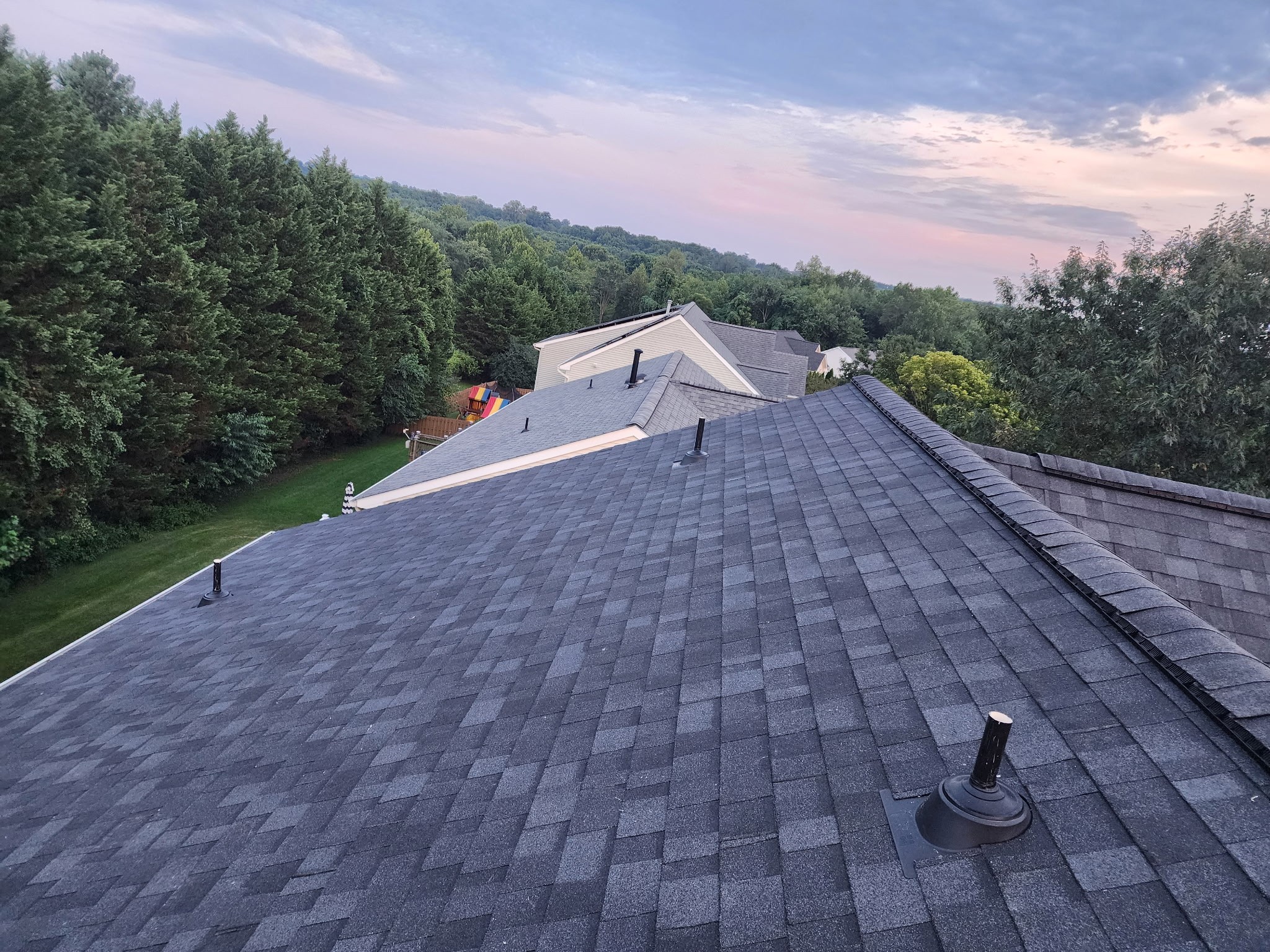 Roofing contractor Warrenton VA new charcoal shingle roof by Berry Good Builders